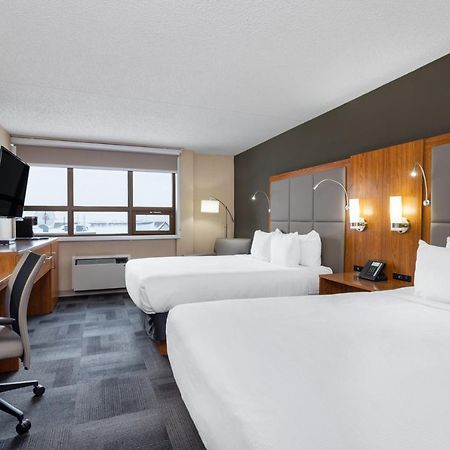 Ramada By Wyndham Northern Grand Hotel & Conference Centre Fort St. John Exteriör bild