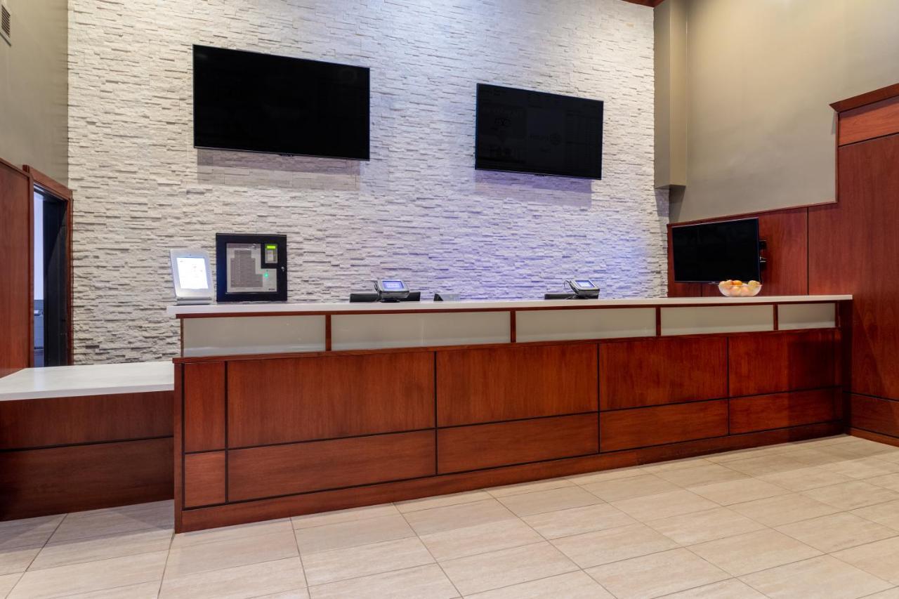 Ramada By Wyndham Northern Grand Hotel & Conference Centre Fort St. John Exteriör bild