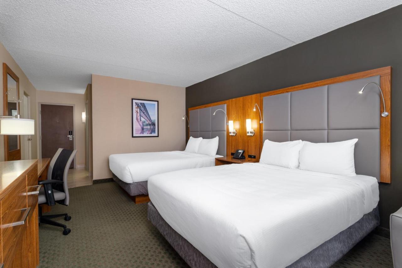Ramada By Wyndham Northern Grand Hotel & Conference Centre Fort St. John Exteriör bild