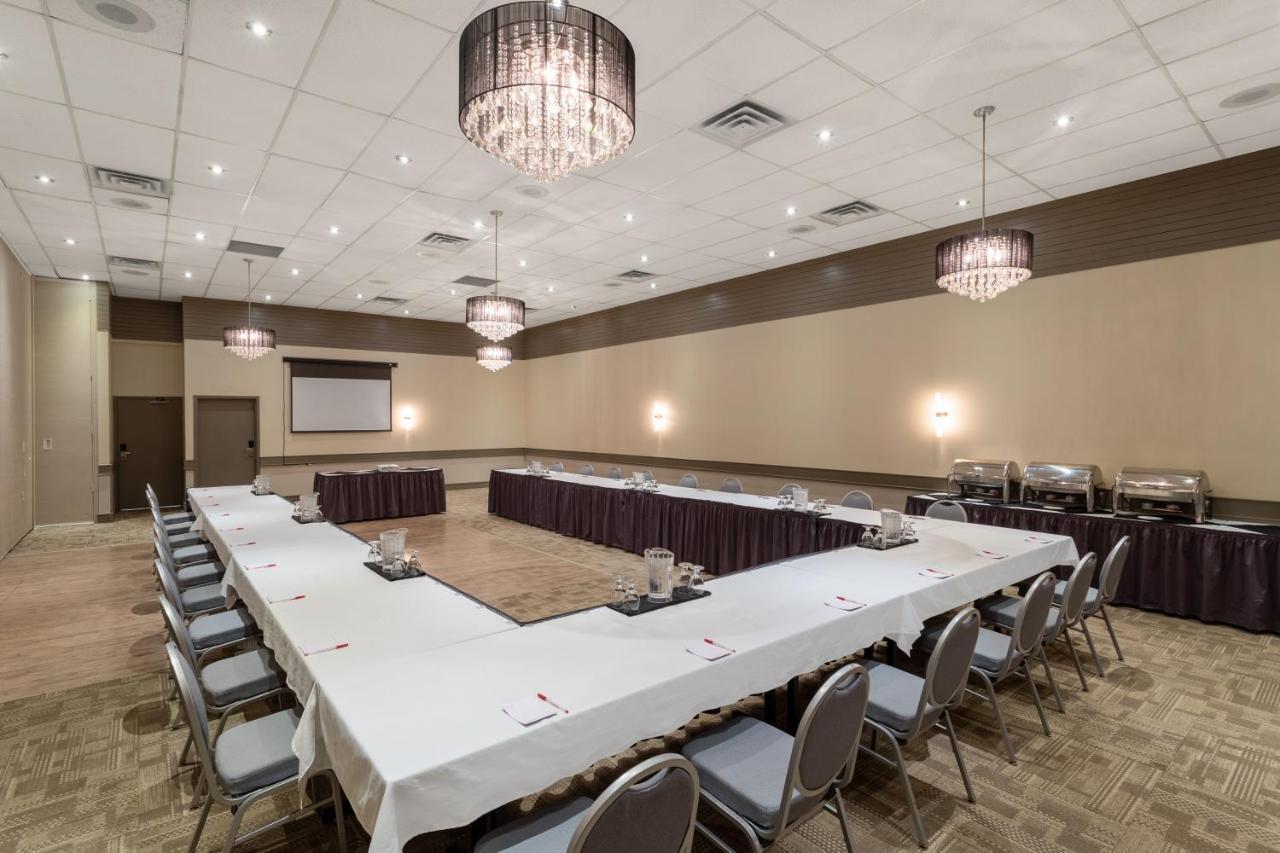 Ramada By Wyndham Northern Grand Hotel & Conference Centre Fort St. John Exteriör bild