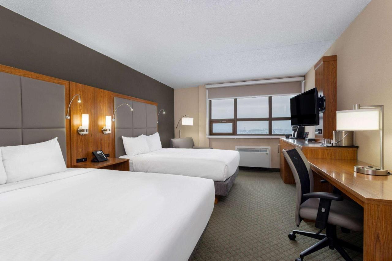 Ramada By Wyndham Northern Grand Hotel & Conference Centre Fort St. John Exteriör bild