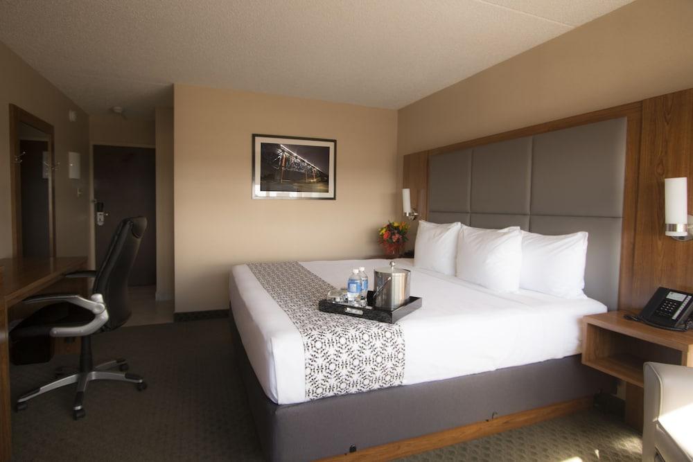 Ramada By Wyndham Northern Grand Hotel & Conference Centre Fort St. John Exteriör bild