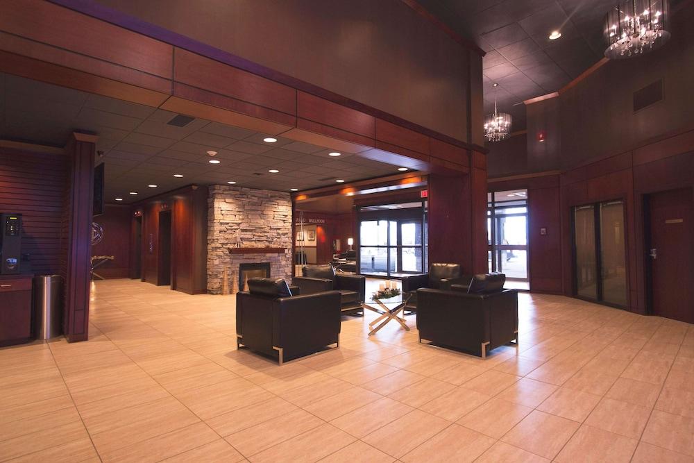 Ramada By Wyndham Northern Grand Hotel & Conference Centre Fort St. John Exteriör bild
