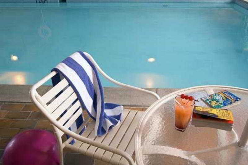 Ramada By Wyndham Northern Grand Hotel & Conference Centre Fort St. John Exteriör bild