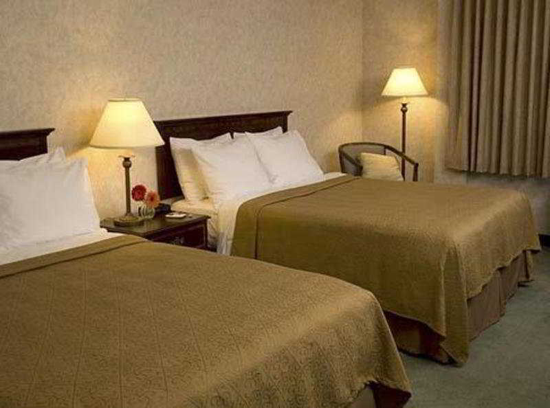 Ramada By Wyndham Northern Grand Hotel & Conference Centre Fort St. John Exteriör bild